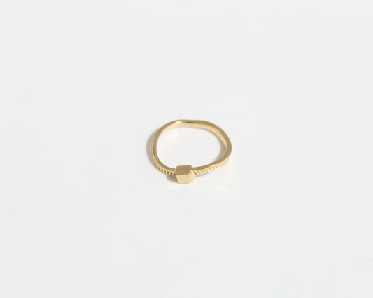 Bague dorée simple Wavy #01