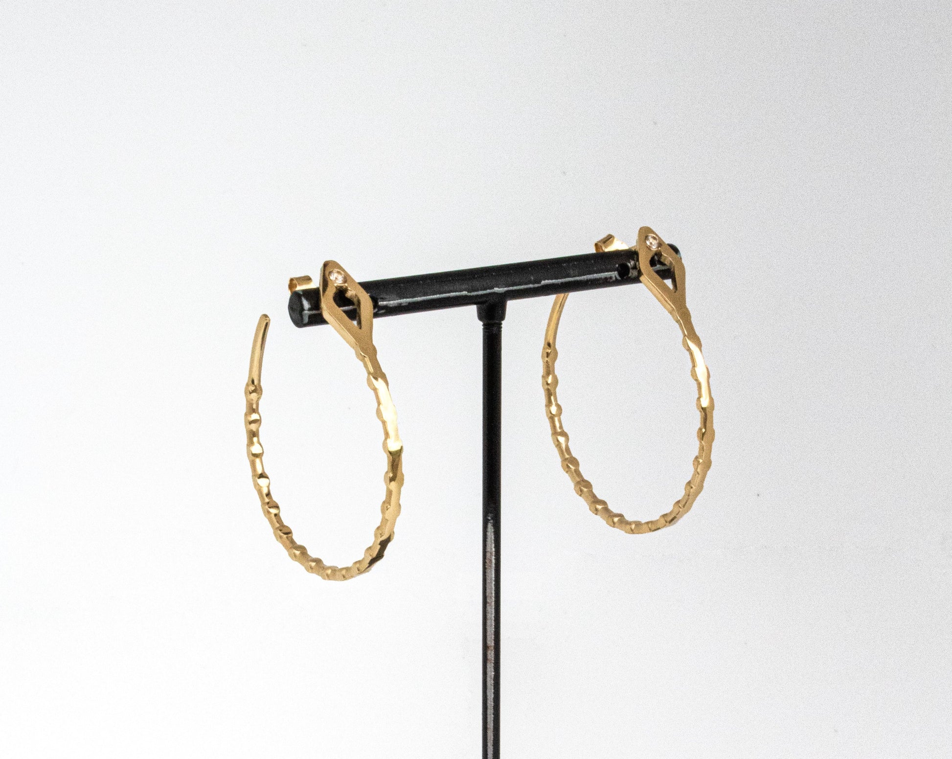Boucles d'oreille de type créoles en argent  925 plaqué de la collection Naja de chez fann! bijou 