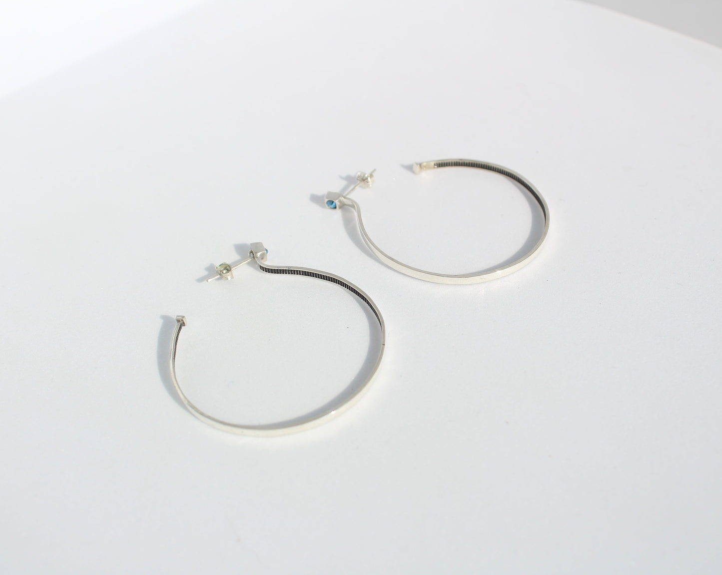 Boucles d'oreilles créoles argentées Calliophis #05